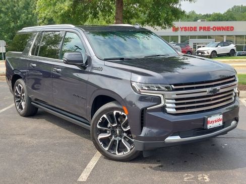 Used 2022 Chevrolet Suburban High Country w/ Max Trailering Package AWD/4WD image 2