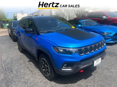 Used 2025 Chevrolet Trax LT image 1