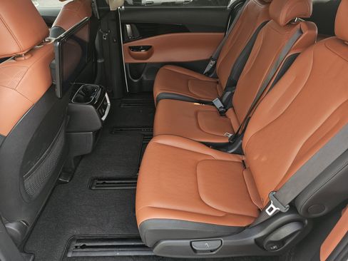 Used 2023 Kia Carnival SX image 26