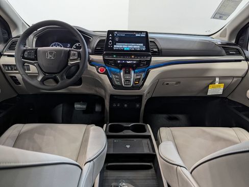 New 2026 Honda Odyssey Touring image 17