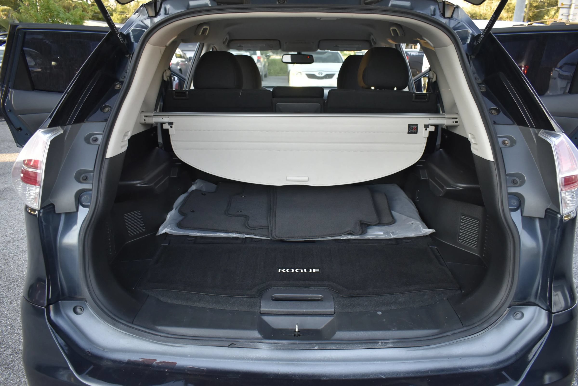 Used 2015 Nissan Rogue SV FWD image 14