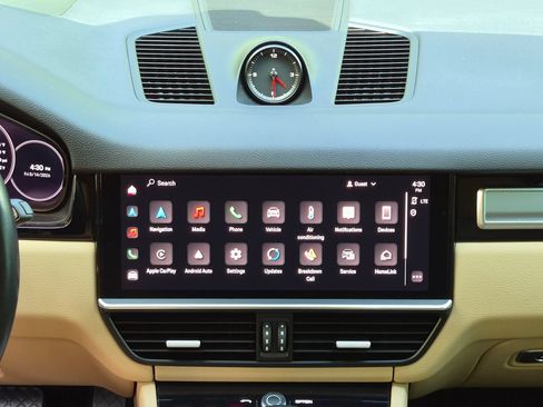 Certified 2022 Porsche Cayenne Platinum Edition AWD/4WD image 12