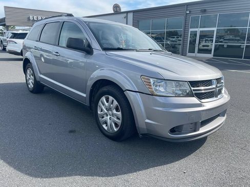 Used 2018 Dodge Journey SE w/ Popular Equipment Group FWD image 2