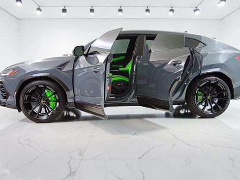Used 2022 Lamborghini Urus AWD/4WD image 4