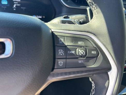 Certified 2025 Jeep Grand Cherokee Altitude image 29