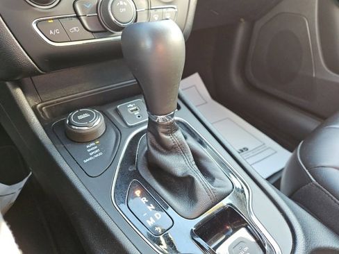 Used 2021 Jeep Cherokee Latitude Plus image 42