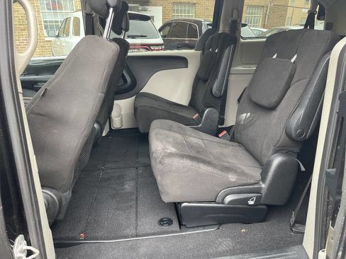 Used 2012 Dodge Grand Caravan SXT FWD image 13