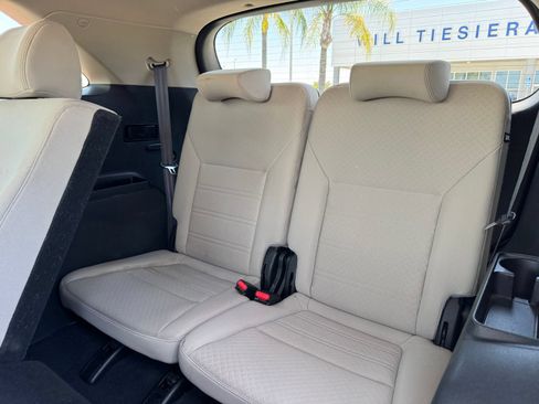 Used 2020 Kia Sorento LX FWD image 15