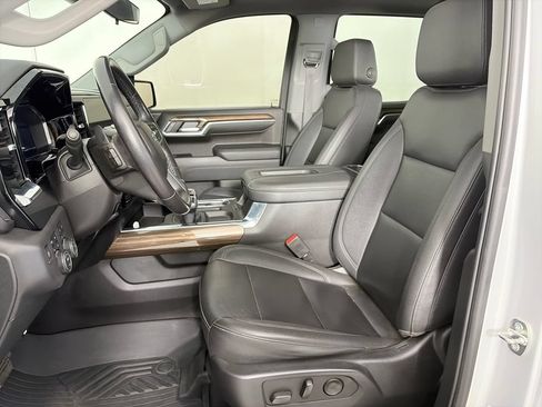 Used 2022 Chevrolet Silverado 1500 LT Trail Boss w/ LT Trail Boss Premium Package AWD/4WD image 11