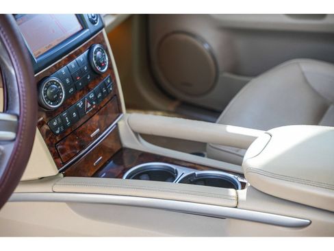 Used 2012 Mercedes-Benz GL 550 4MATIC image 21