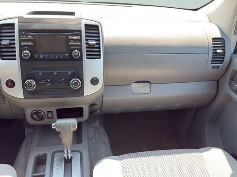 Used 2013 Nissan Frontier SV AWD/4WD image 12