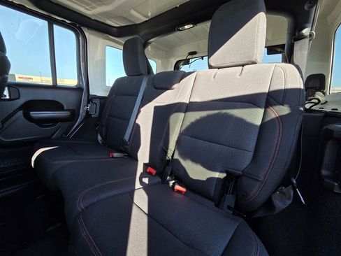 Used 2018 Jeep Wrangler Unlimited Rubicon image 24