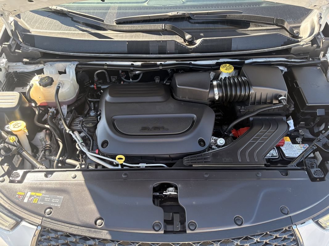 Used 2024 Chrysler Pacifica Touring-L FWD image 24
