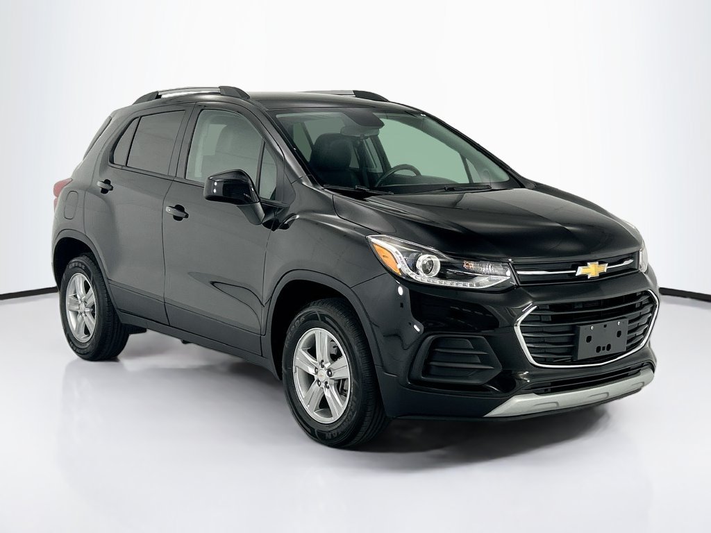 Used 2022 Chevrolet Trax LT w/ LT Convenience Package AWD/4WD image 3
