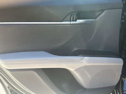 Used 2022 Toyota Camry LE image 21