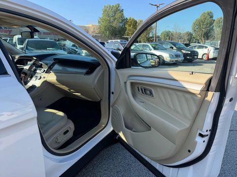 Used 2016 Ford Taurus SEL FWD image 21