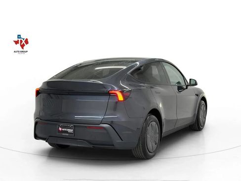 Used 2026 Tesla Model Y 2WD image 5