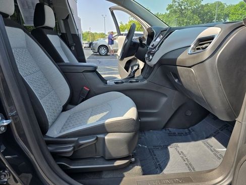 Used 2023 Chevrolet Equinox LT image 30