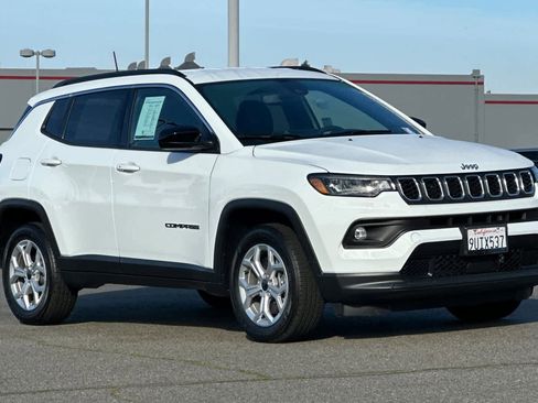 Used 2025 Jeep Compass Latitude image 5