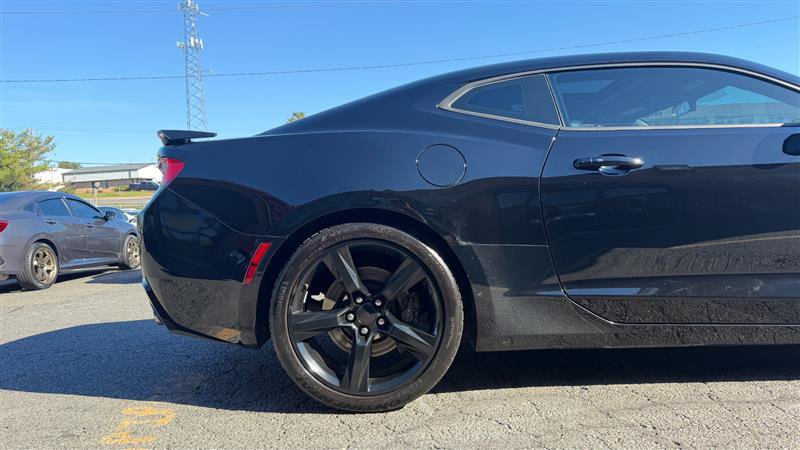 Used 2017 Chevrolet Camaro SS Coupe w/ 2SS RWD image 5