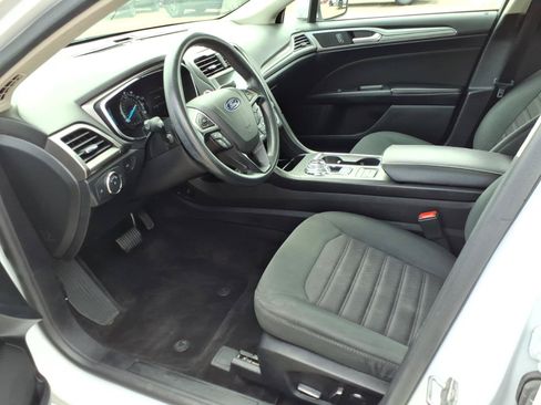 Used 2020 Ford Fusion SE FWD image 11