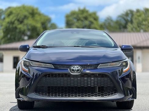Used 2022 Toyota Corolla LE FWD image 2