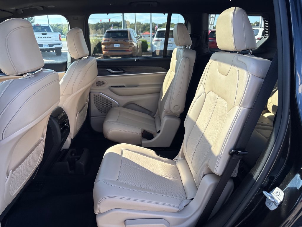 Used 2024 Jeep Grand Cherokee L Limited w/ Luxury Tech Group II AWD/4WD image 18