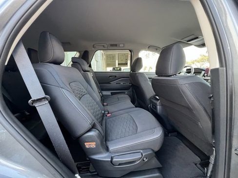 Certified 2025 Nissan Pathfinder S image 25