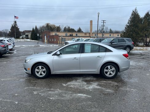 Used 2014 Chevrolet Cruze LT image 2