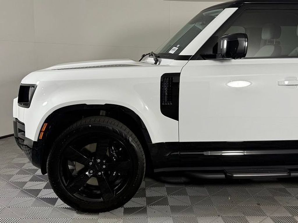 New 2026 Land Rover Defender 110 V8 AWD/4WD image 13