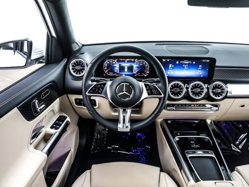 Certified 2025 Mercedes-Benz GLB 250 image 7