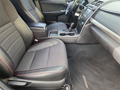 Used 2017 Toyota Camry SE image 24