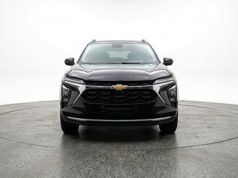 Used 2025 Chevrolet Trax LT image 2