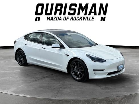 Used 2021 Tesla Model 3 Standard Range Plus image 1
