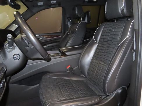Used 2022 Cadillac Escalade Premium Luxury Platinum AWD/4WD image 18