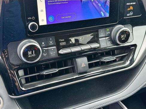 Used 2024 Toyota Highlander LE image 22