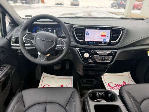 New 2026 Chrysler Pacifica Select image 14
