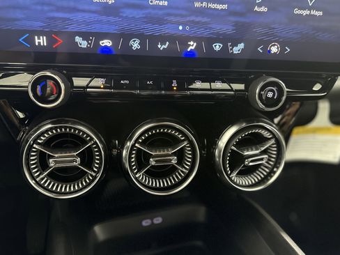 Used 2024 Chevrolet Blazer EV LT image 26