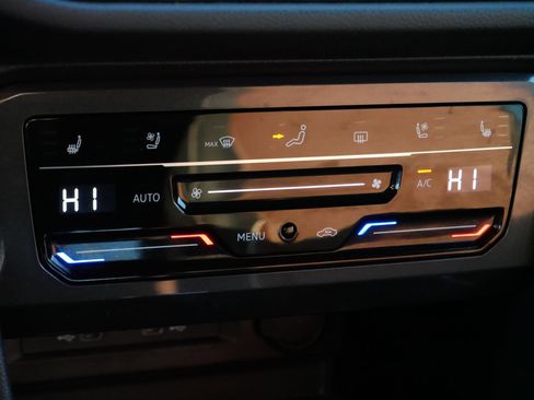 Used 2024 Volkswagen Tiguan SEL R-Line image 23