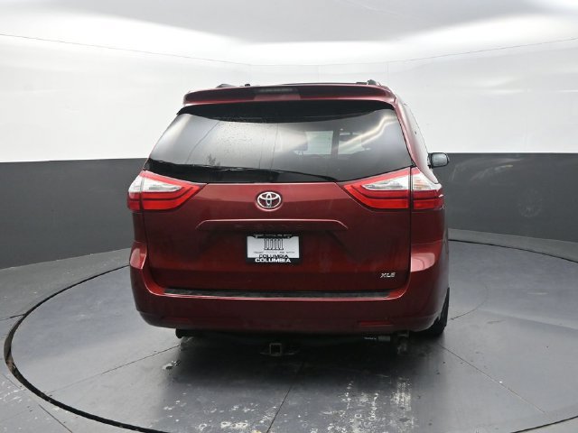 Used 2017 Toyota Sienna XLE w/ Outdoor Package FWD image 8