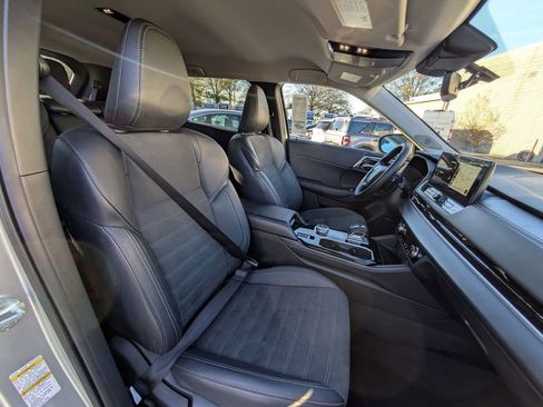 Used 2025 Mitsubishi Outlander SE image 28