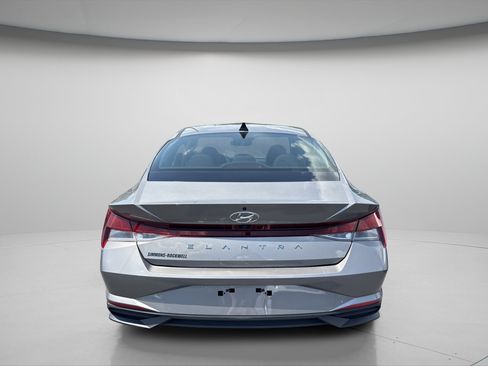 Used 2023 Hyundai Elantra SEL w/ Cargo Package FWD image 3