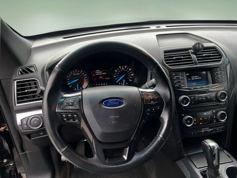 Used 2017 Ford Explorer XLT AWD/4WD image 28