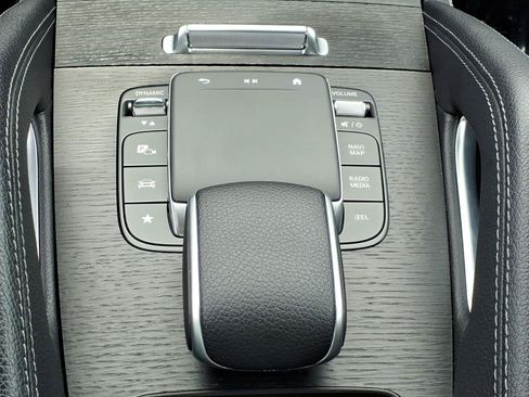 Used 2024 Mercedes-Benz GLE 350 4MATIC image 10