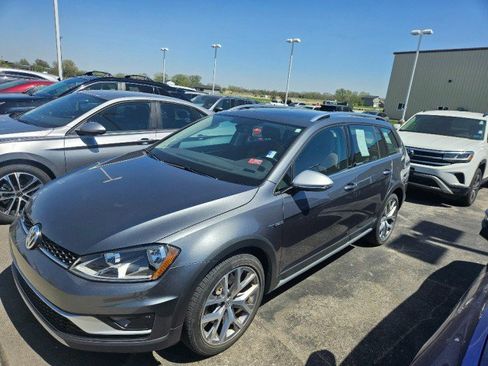 Used 2017 Volkswagen Golf Alltrack SEL AWD/4WD image 2