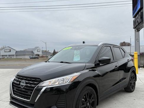 Used 2022 Nissan Kicks SV FWD image 3