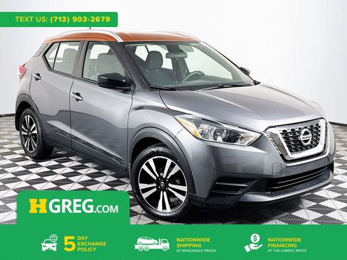 Used 2019 Nissan Kicks SV image 1