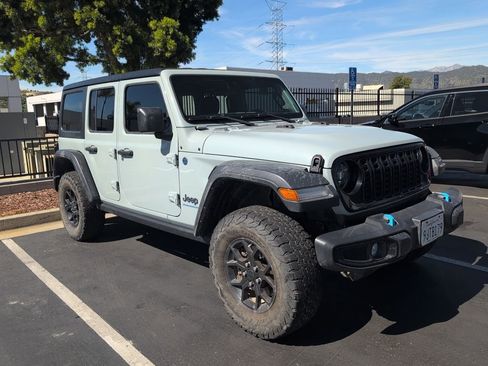 Used 2024 Jeep Wrangler Unlimited image 1