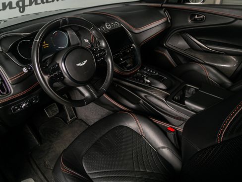Used 2021 Aston Martin DBX image 2