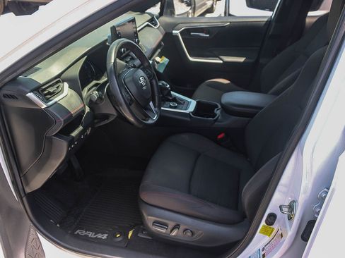 Used 2022 Toyota RAV4 SE w/ Weather & Moonroof Package AWD/4WD image 18
